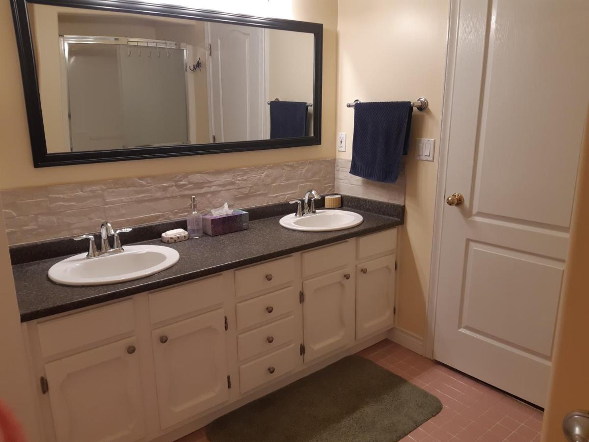 Lakeview House With 4 Rooms Kelowna Near Downtown & Knox Moutain Exterior photo