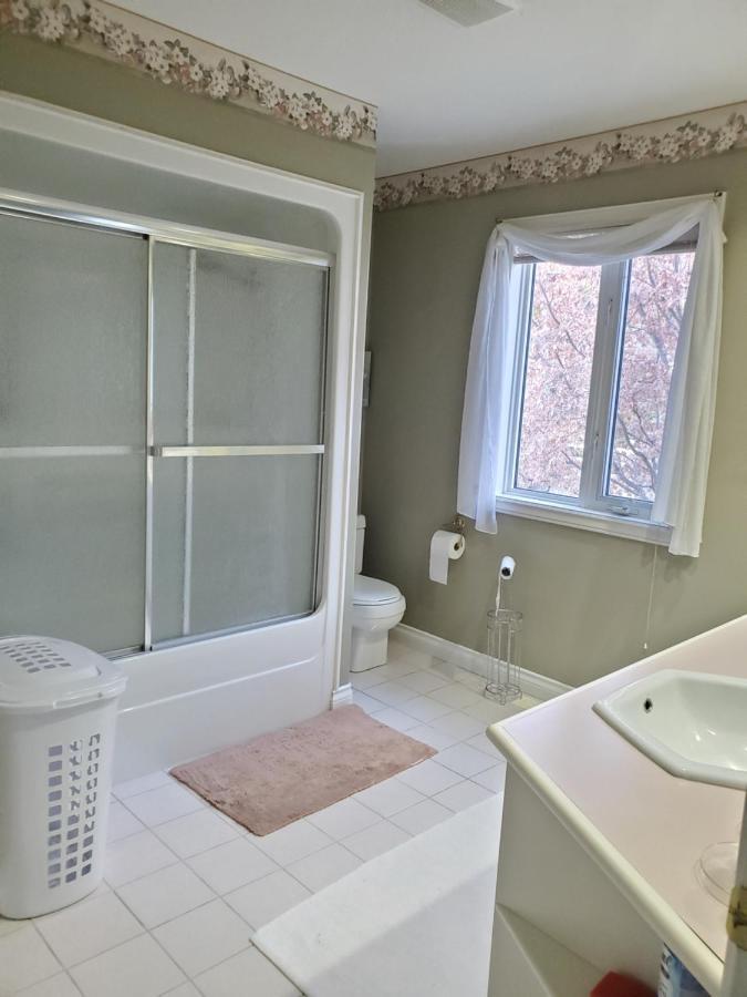 Lakeview House With 4 Rooms Kelowna Near Downtown & Knox Moutain Exterior photo