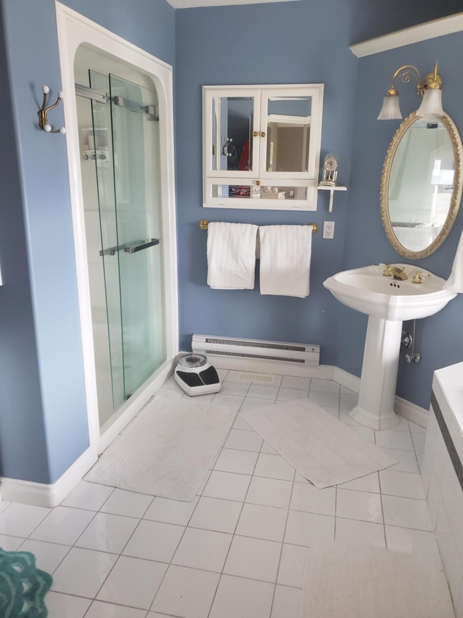 Lakeview House With 4 Rooms Kelowna Near Downtown & Knox Moutain Room photo